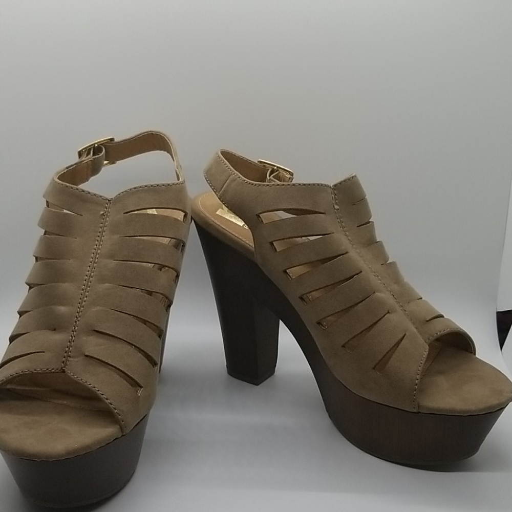 🥰4 items for $20 Report Kendra Chunky Heels
